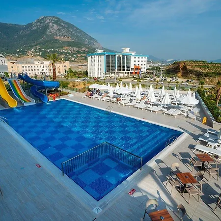 Campus Hill 5*